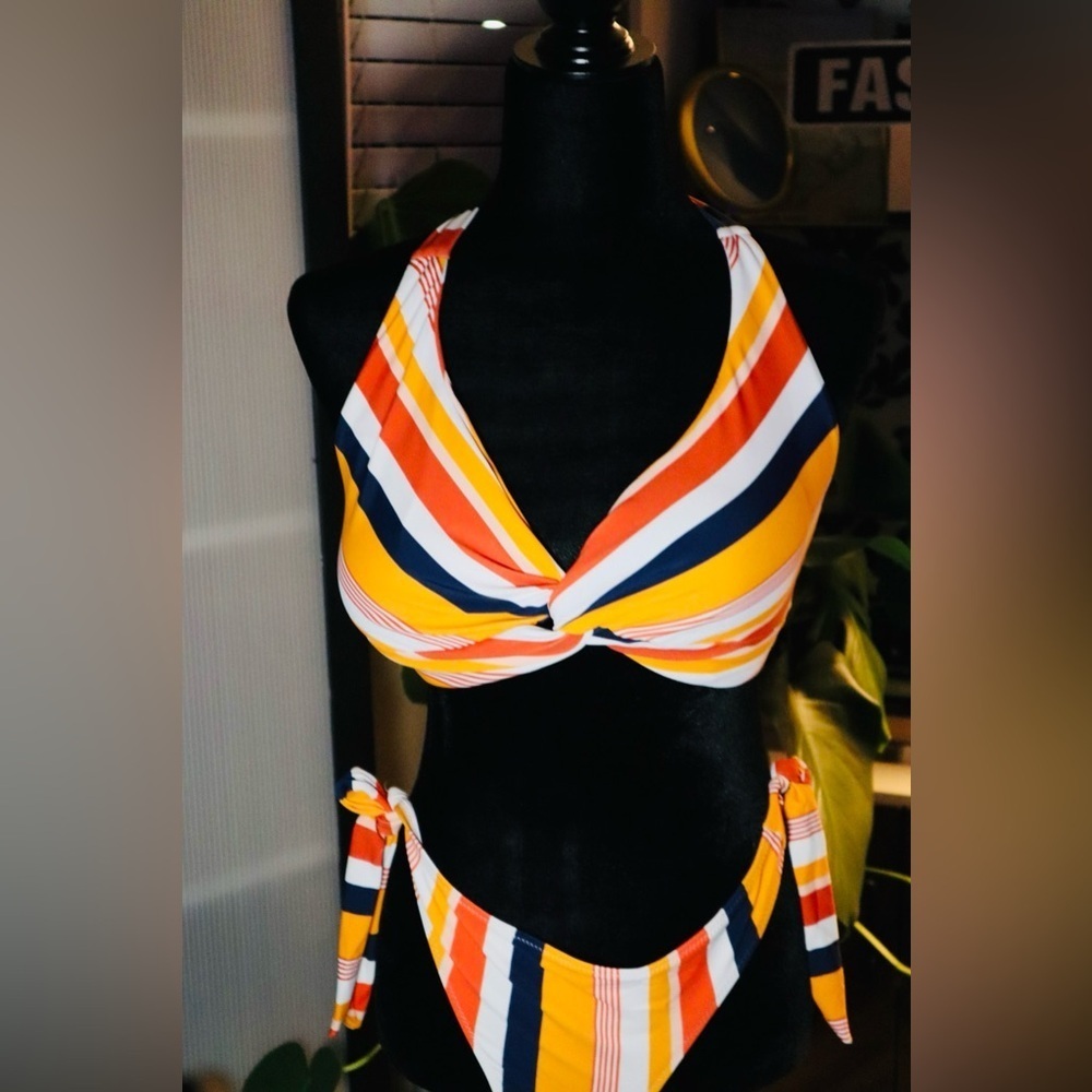 Stunning 🤩 two piece swimsuit! NWOT - Picture 7 of 10